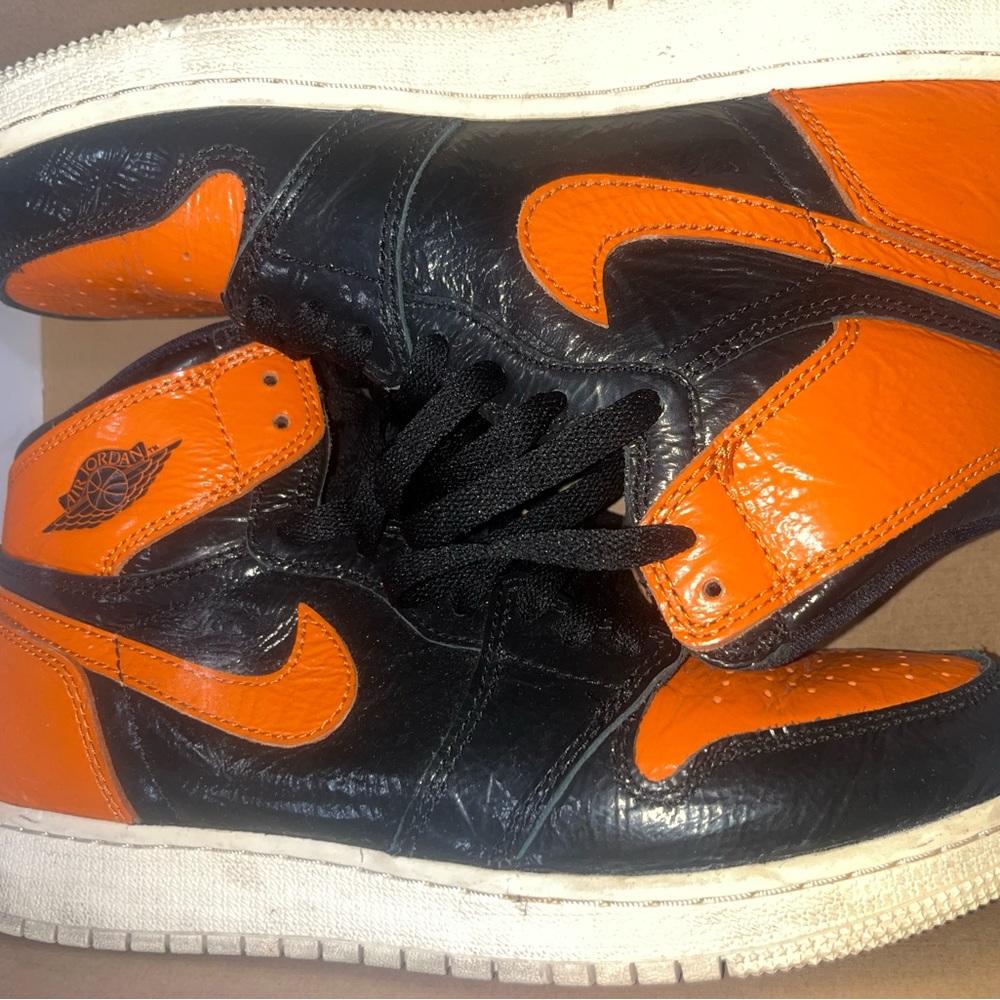 Jordan Black and Red Retro High OG Sneakers